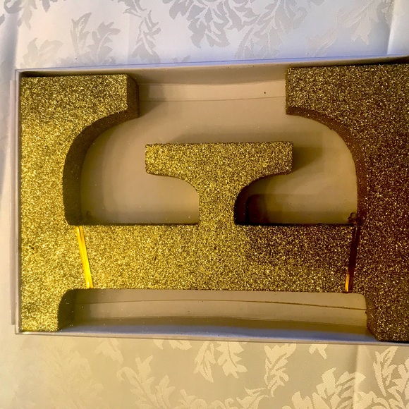 College UPenn Gold Glitter Block Letters Pennsylvania University BED DECORATING - Picture 3 of 6